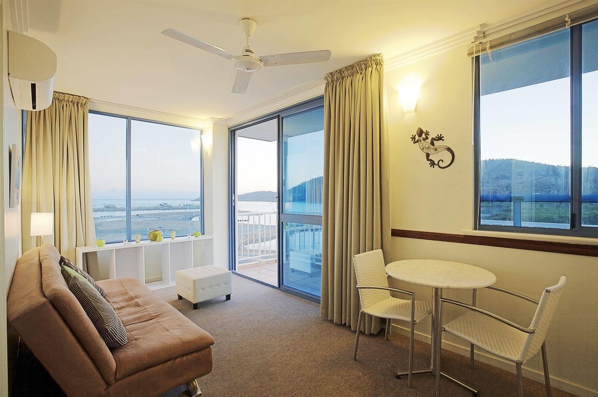 At Whitsunday Vista Holiday Apartments Airlie Beach Exterior photo
