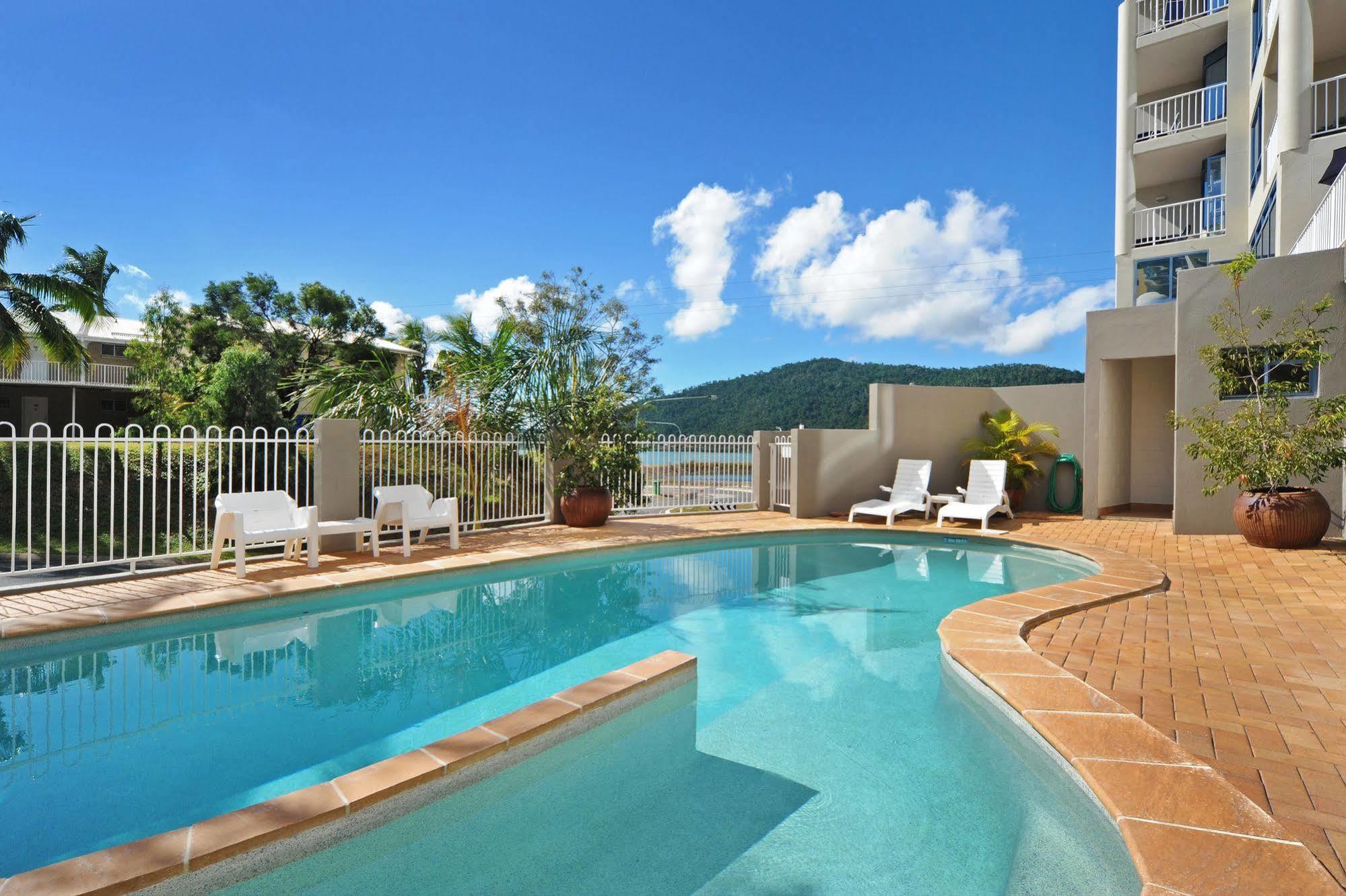 At Whitsunday Vista Holiday Apartments Airlie Beach Exterior photo